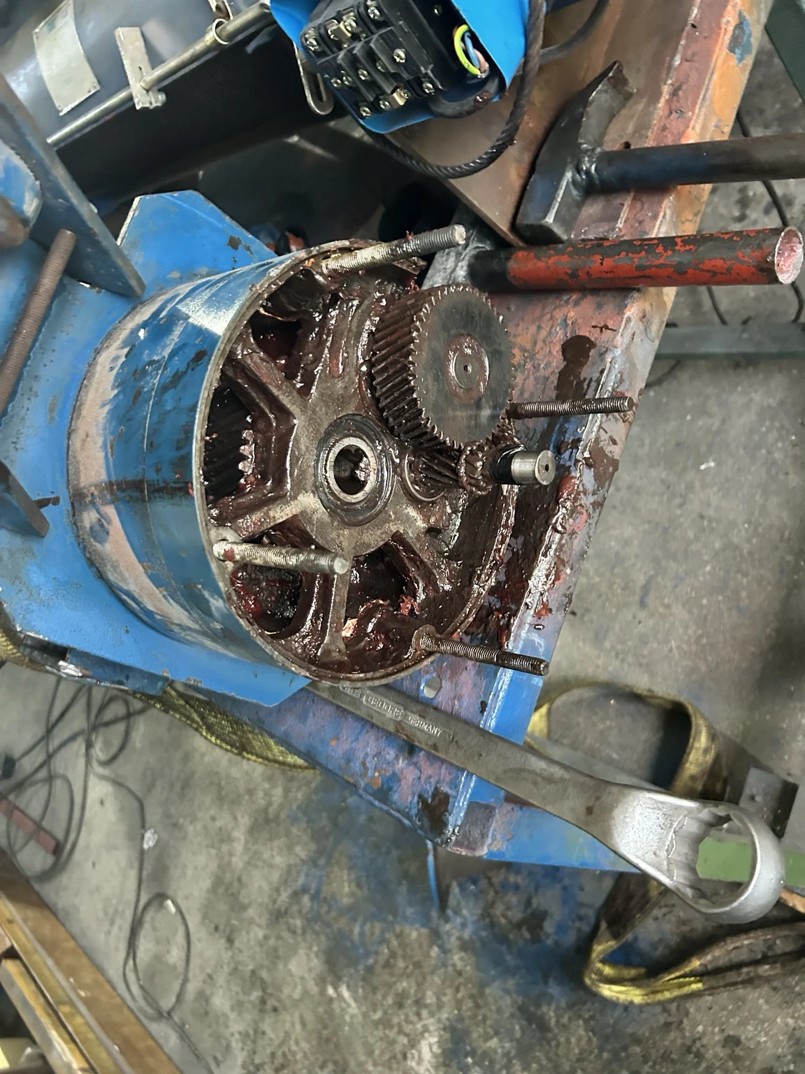 Demin Port 3 ton caraskal dişli ve rulman revizyonu öncesi