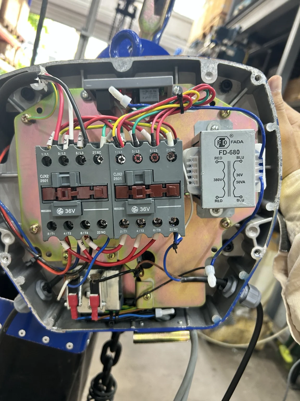Zincirli caraskal elektrik kontaktör ve trafo panosu